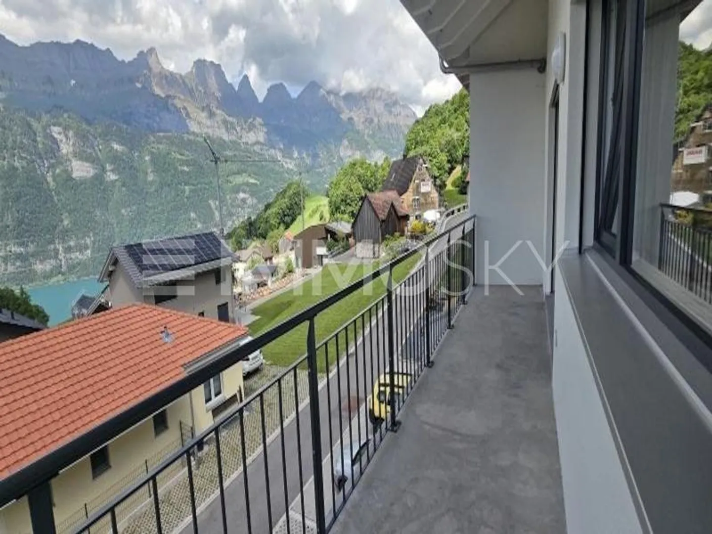 Casa efficiente di nuova costruzione con vista sul lago e sulla montagna - Foto 1 di 5