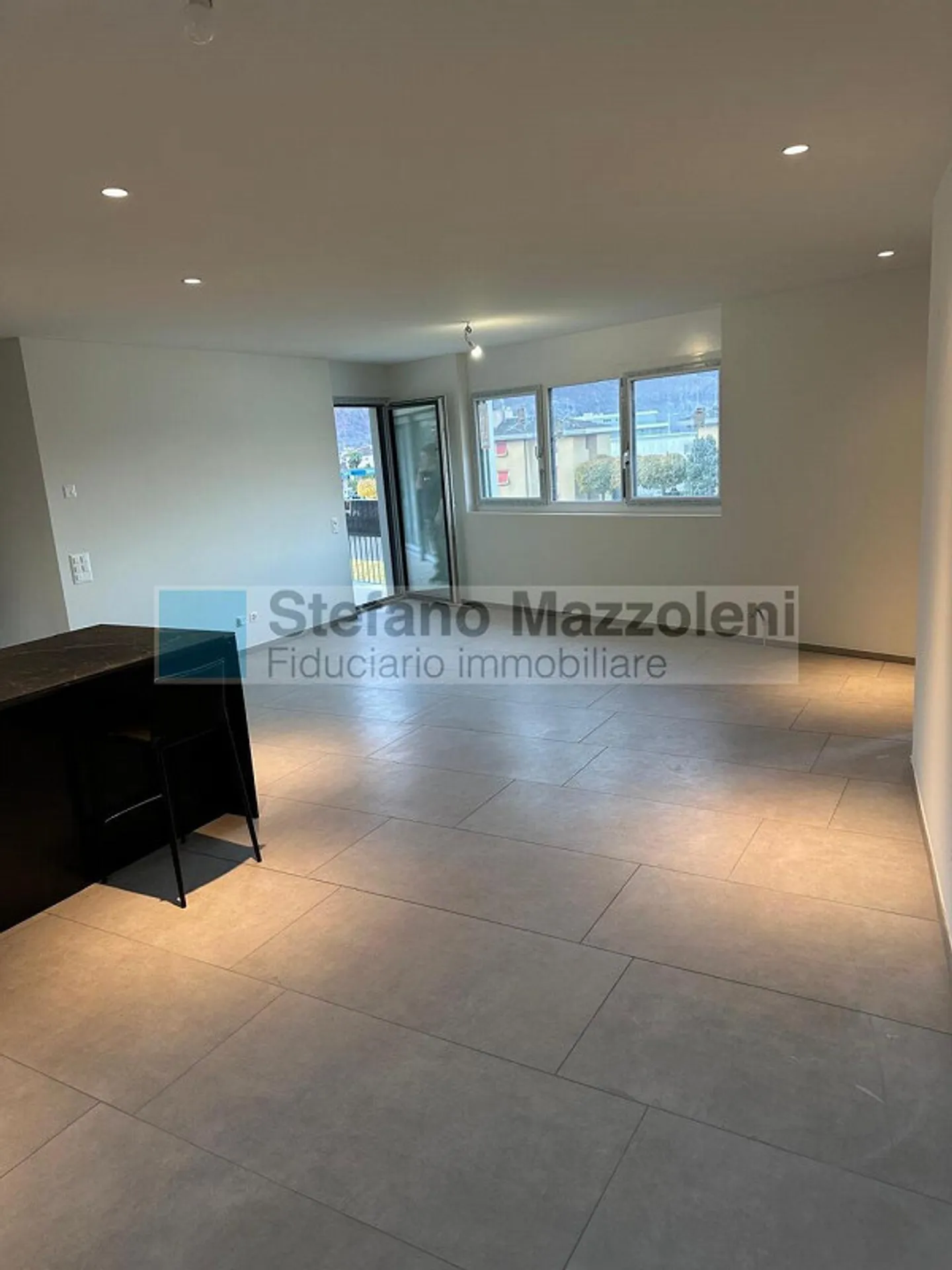 Elegant penthouse with 3.5 rooms in new building in Giubiasco - Photo 3 of 15