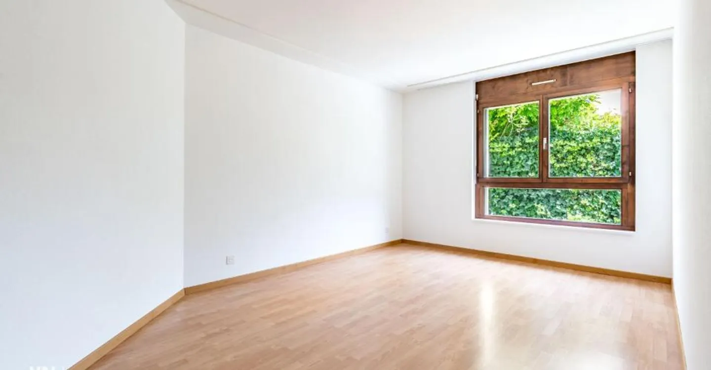 Pleasant, with a beautiful garden space, just steps from the capital - Photo 5 of 13
