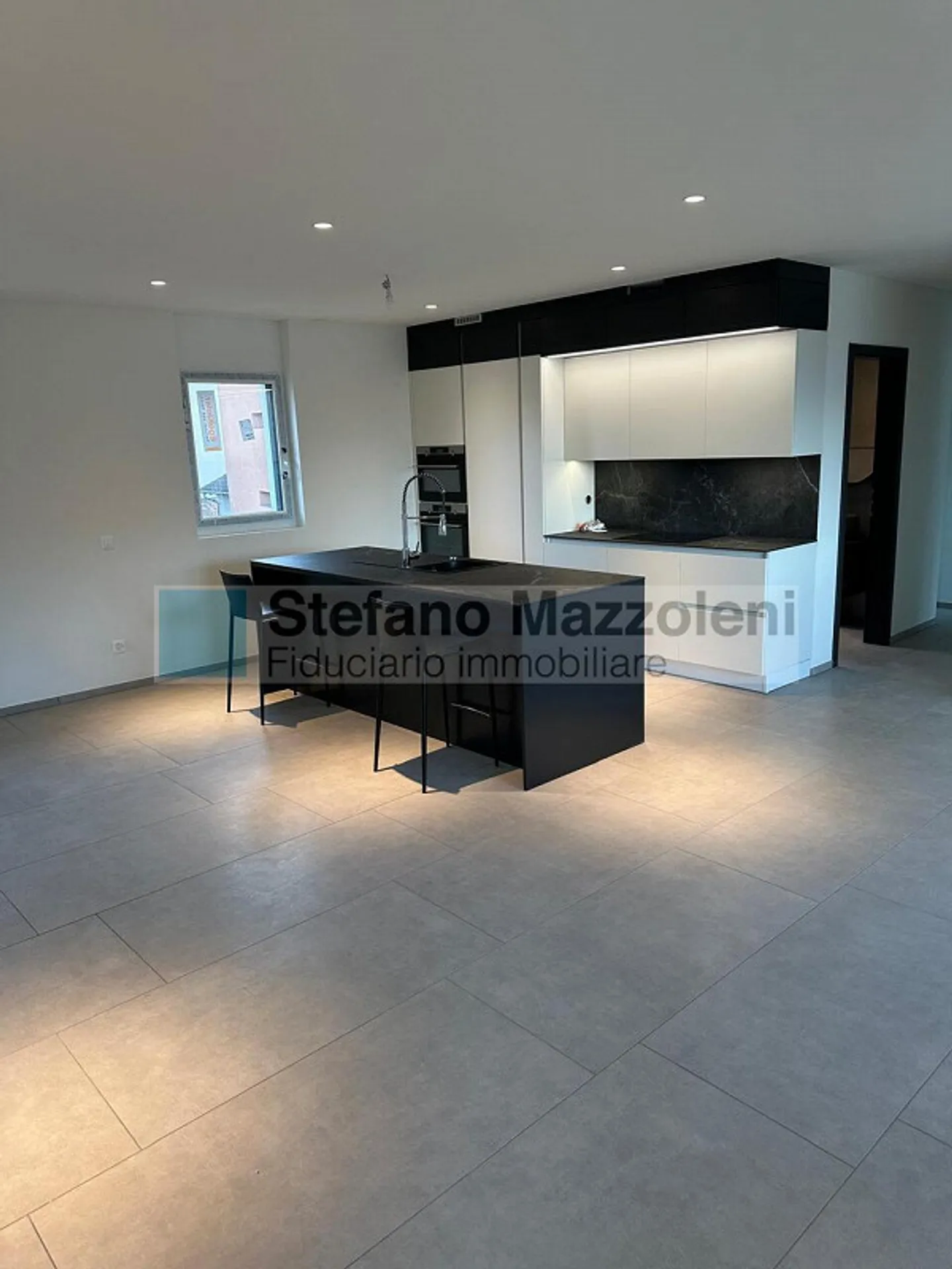 Elegant penthouse with 3.5 rooms in new building in Giubiasco - Photo 4 of 15