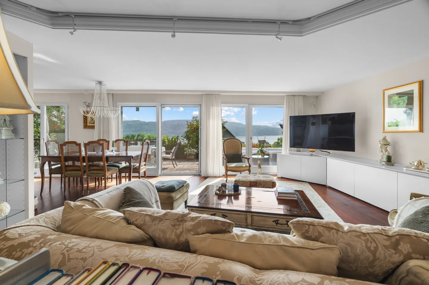 Appartement exclusif de 5,5 pièces avec vue sur le lac à Oberrieden - Photo 2 sur 7