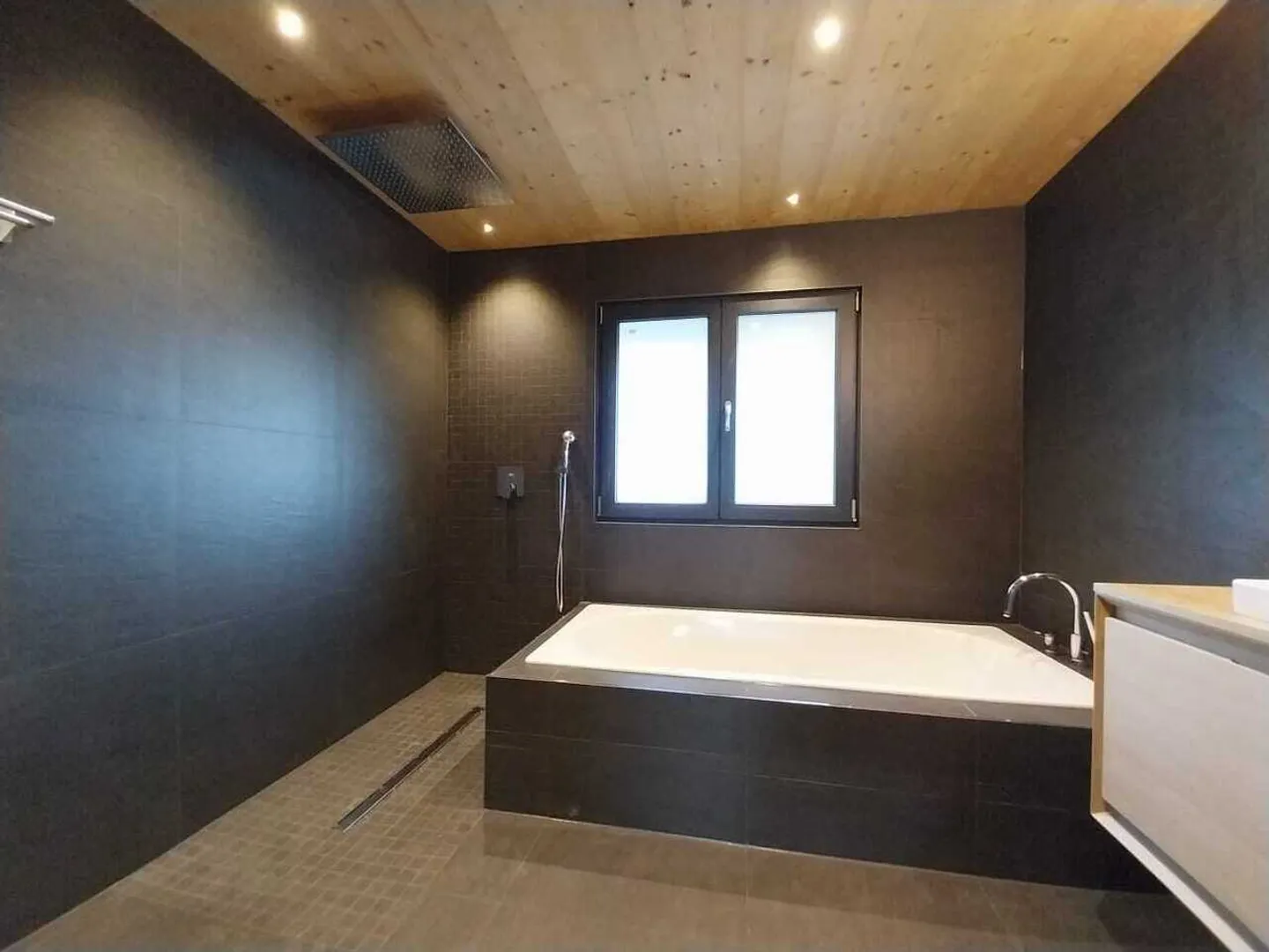 Magnificent Chalet of 191 m2 - Savièse (Prafirmin) - Photo 10 of 27