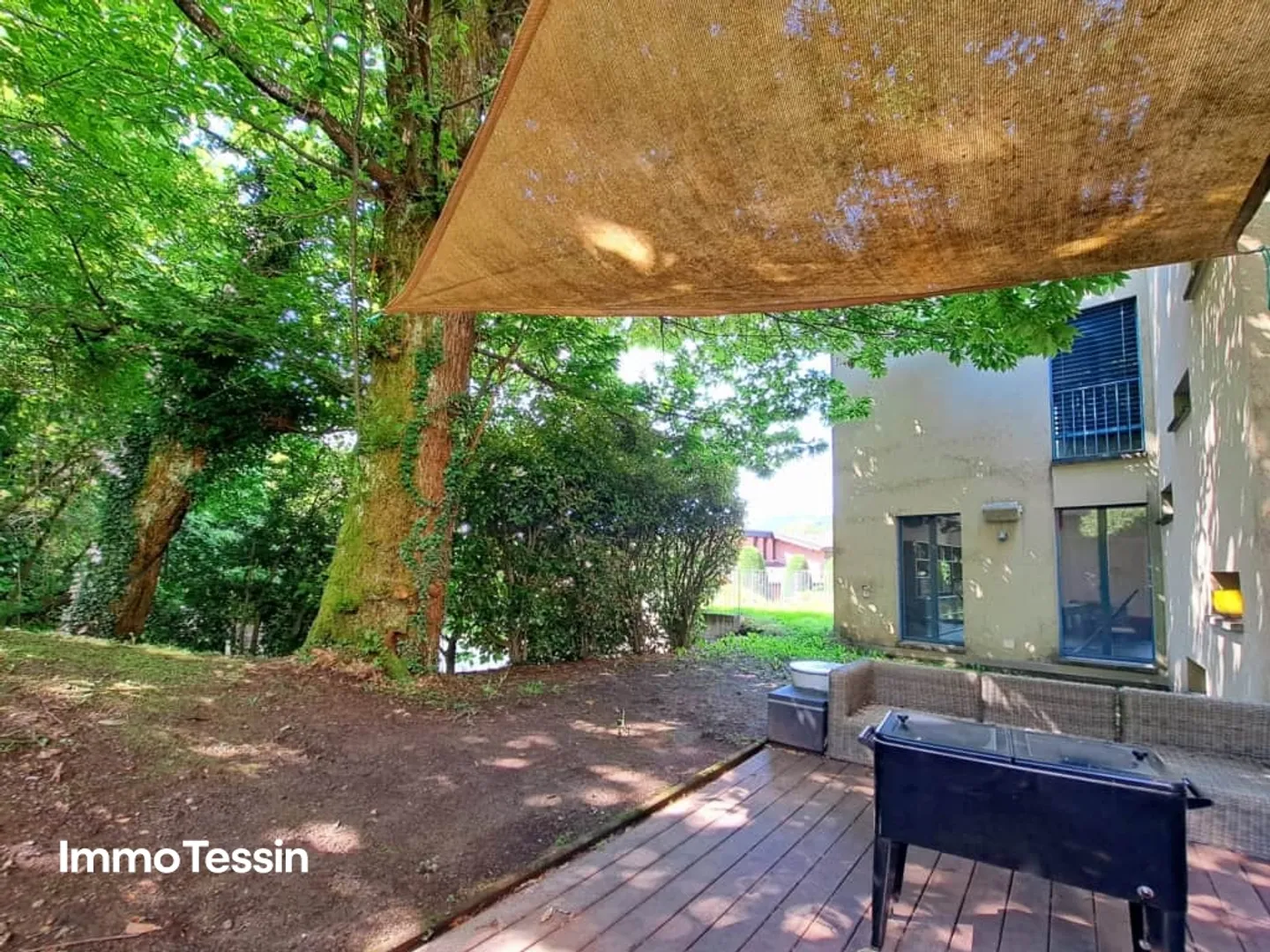 Moderne Villa mit Garten und Aussicht - Foto 3 von 13