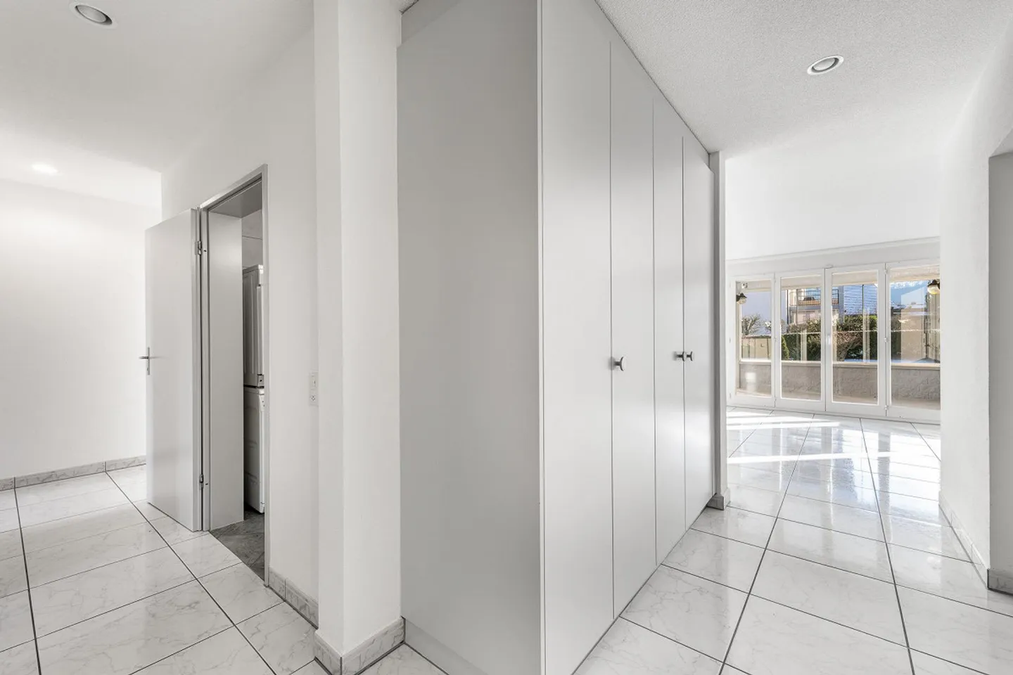 Grosszügige 4.5-Zimmer-Gartenwohnung mit Hobbyraum - Foto 2 von 14