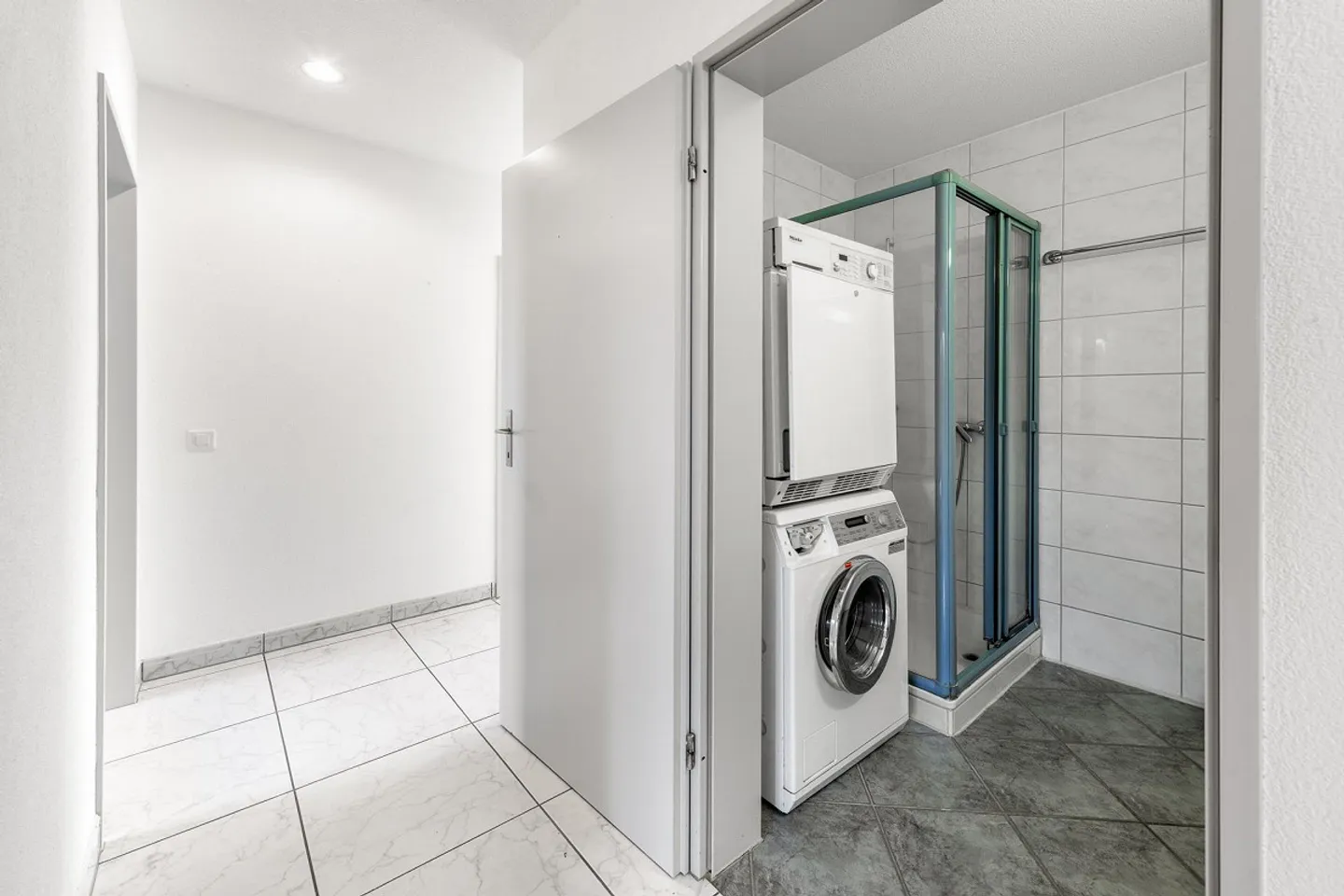 Grosszügige 4.5-Zimmer-Gartenwohnung mit Hobbyraum - Foto 3 von 14