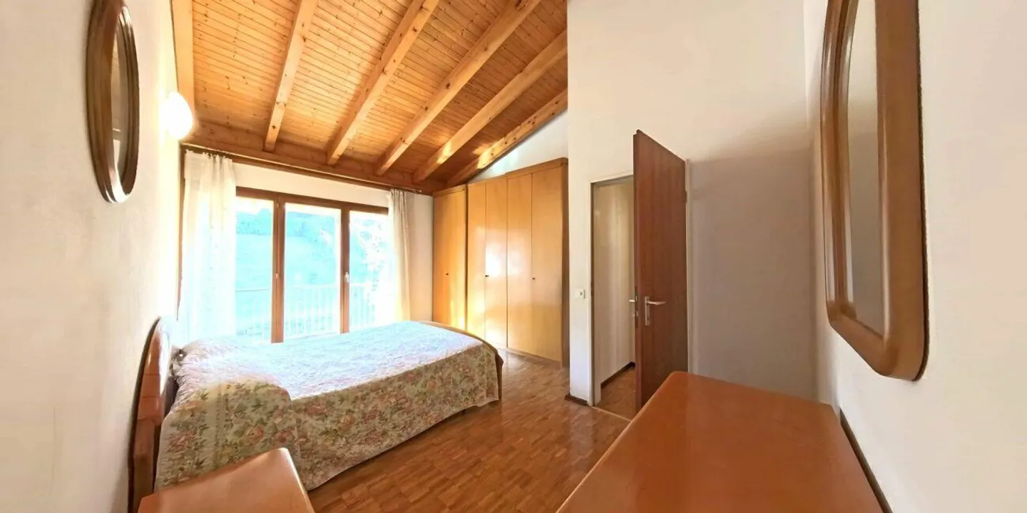 Row house in a simple and elegant style - Photo 7 of 11