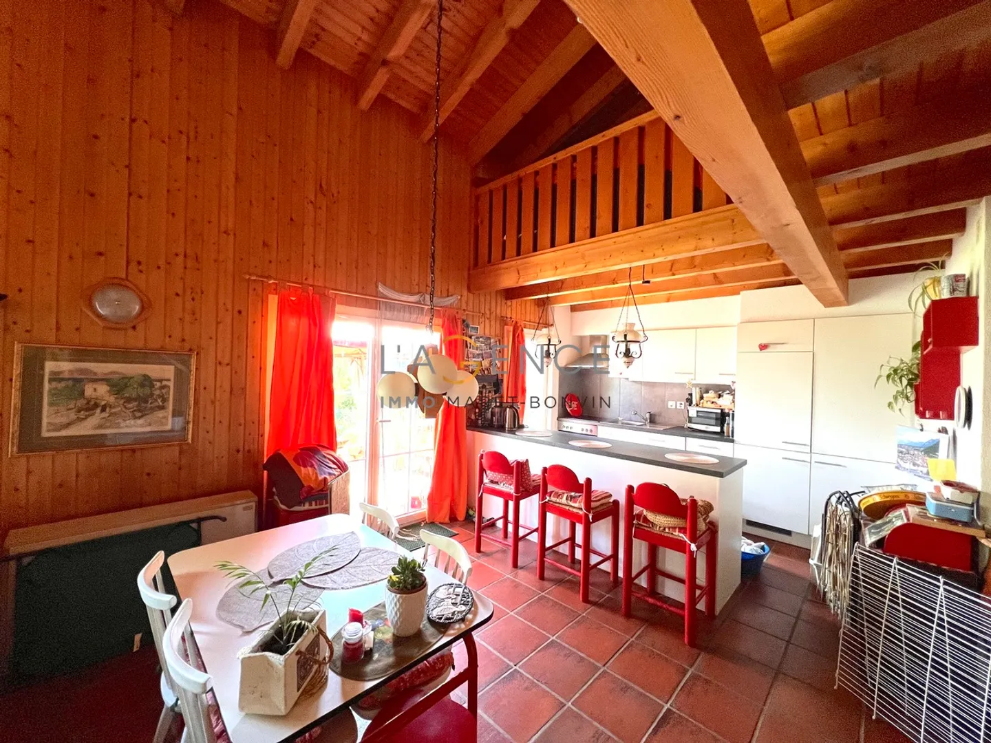 Chalet avec 5,5 pièces et galerie - Photo 2 sur 10