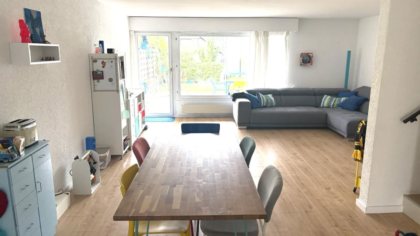 Affascinante casa unifamiliare di 6,5 stanze a Schönenbuch - Vivere nel verde vicino a Basilea - Foto 4 di 15