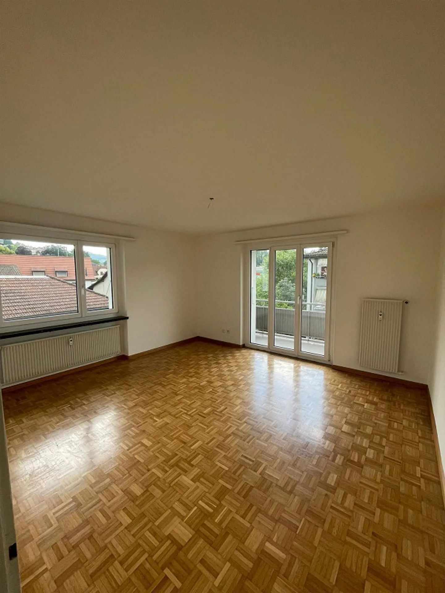 For rent 4-room apartment - Photo 1 of 6