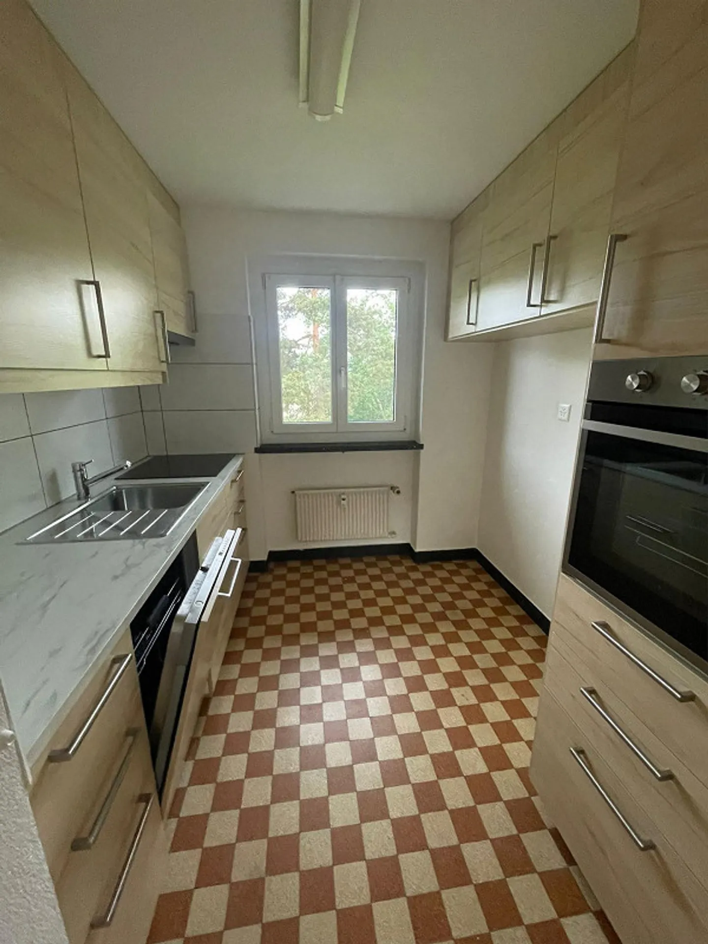 For rent 4-room apartment - Photo 2 of 6