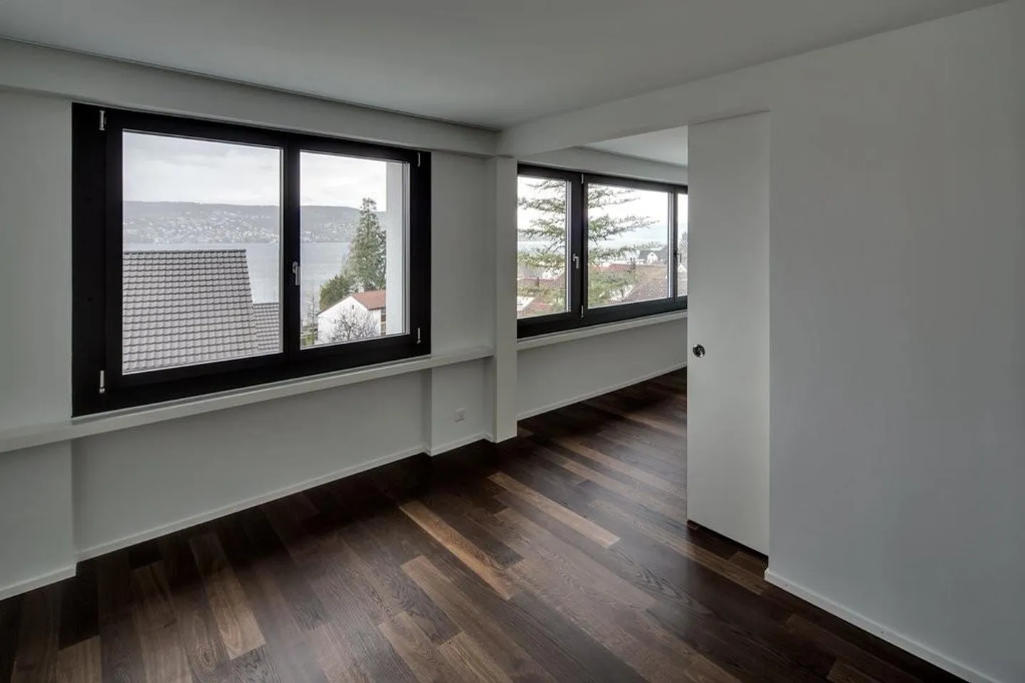 Vivere moderno in una posizione tranquilla con vista sul lago - Foto 7 di 12