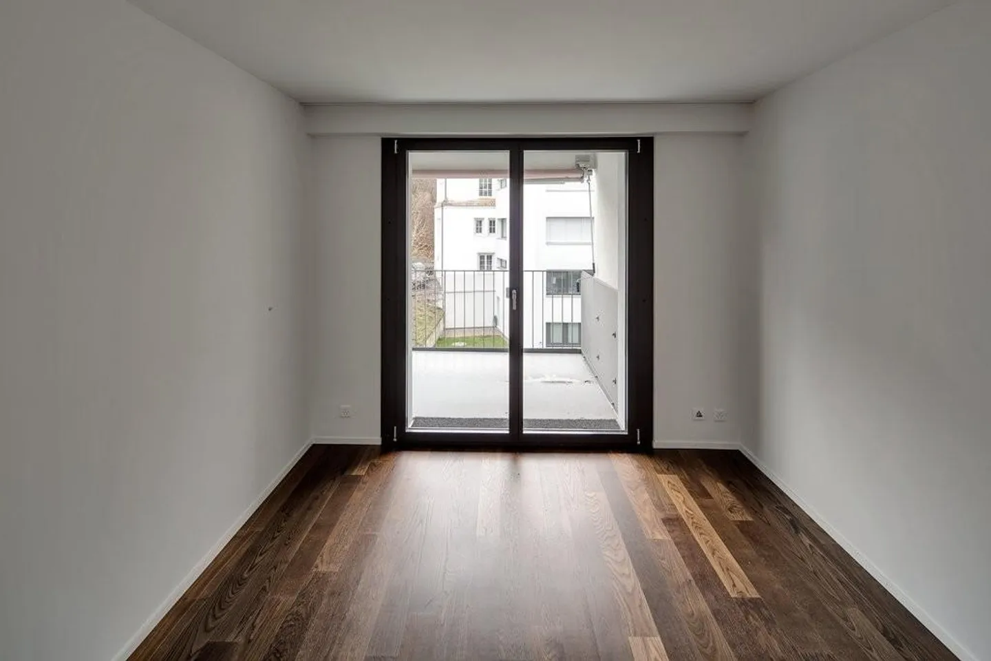 Vivere moderno in una posizione tranquilla con vista sul lago - Foto 8 di 12