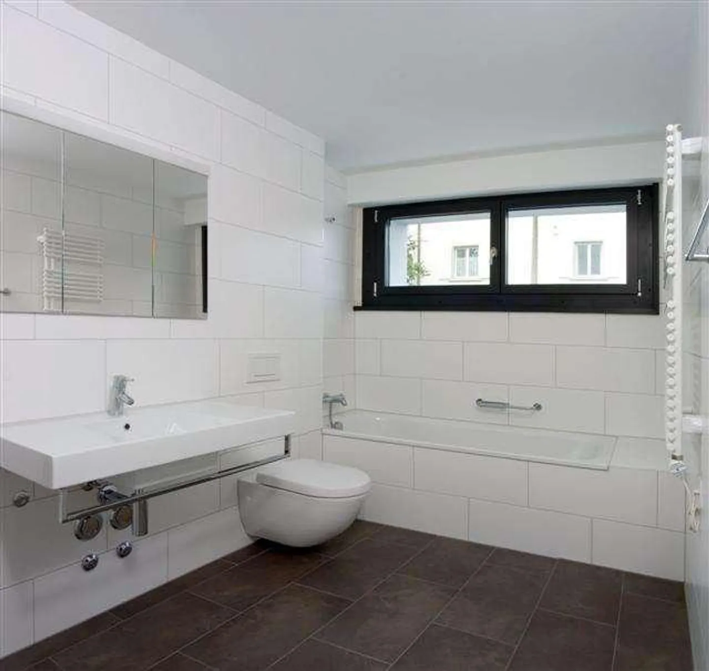 Vivere moderno in una posizione tranquilla con vista sul lago - Foto 10 di 12