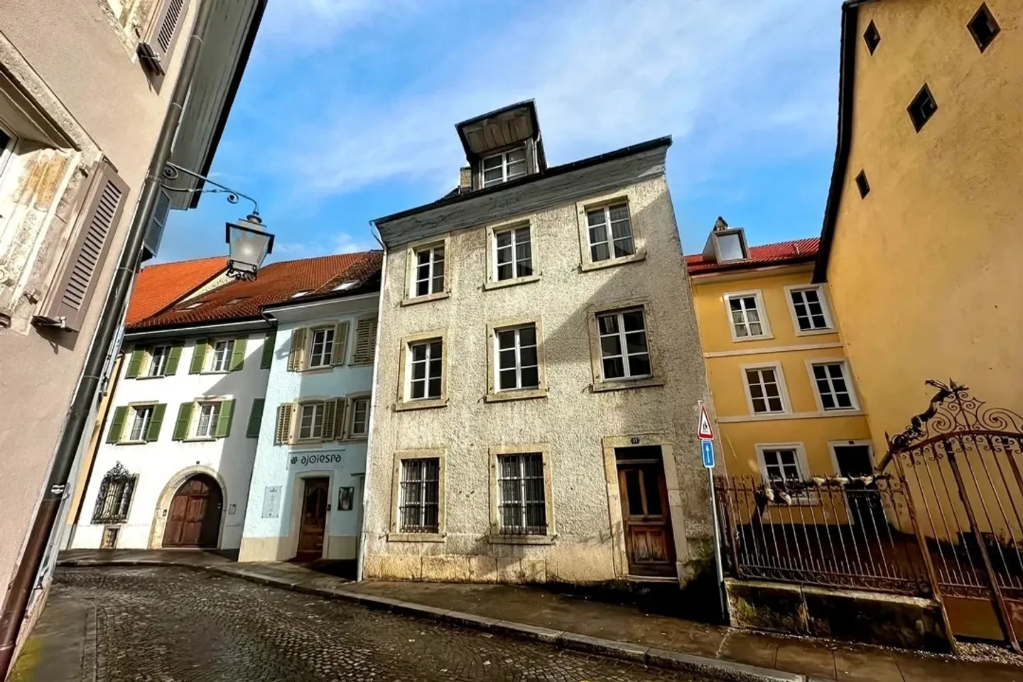 Wohngebäude in Porrentruy - Foto 1 von 40