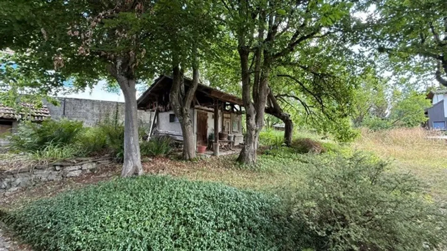 Maison 2 logements à rénover - Beau potentiel au coeur du village - Photo 3 sur 13