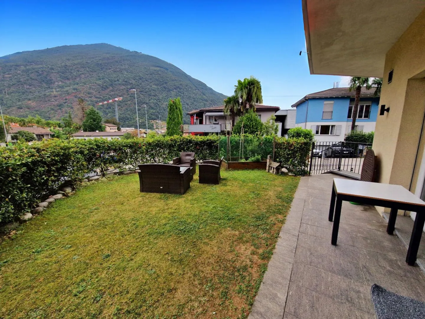 Grande Appartamento al Piano Terra In Casa Bifamiliare | Große Wohn... - Foto 1 di 6