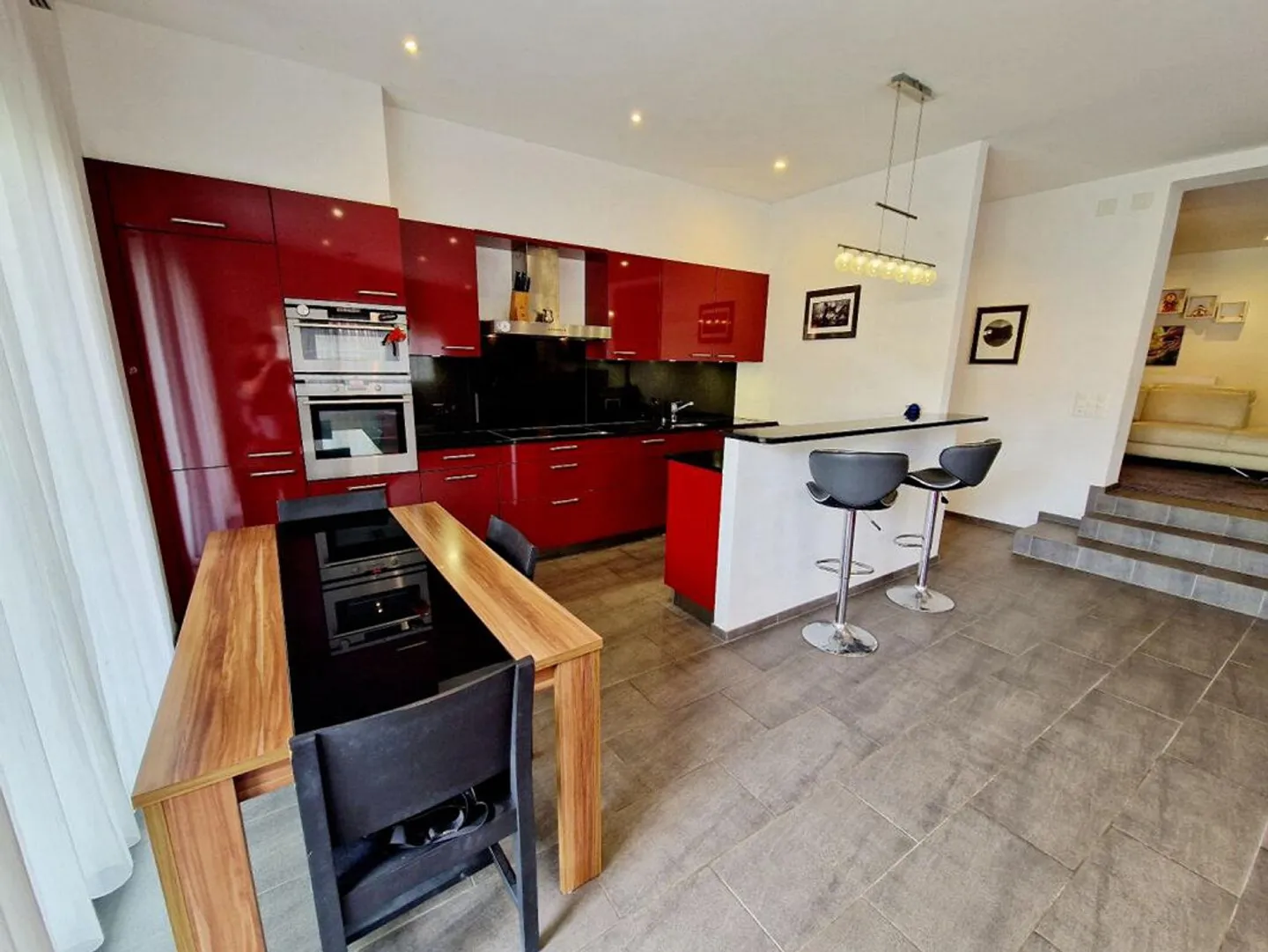 Grande Appartamento al Piano Terra In Casa Bifamiliare | Große Wohn... - Foto 3 di 6