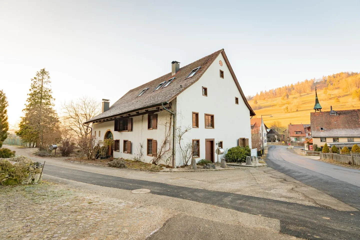 Wunderschöne 3.5-Zimmer-Wohnung im ehemaligen Zollhaus von Langenbruck - Foto 1 von 11