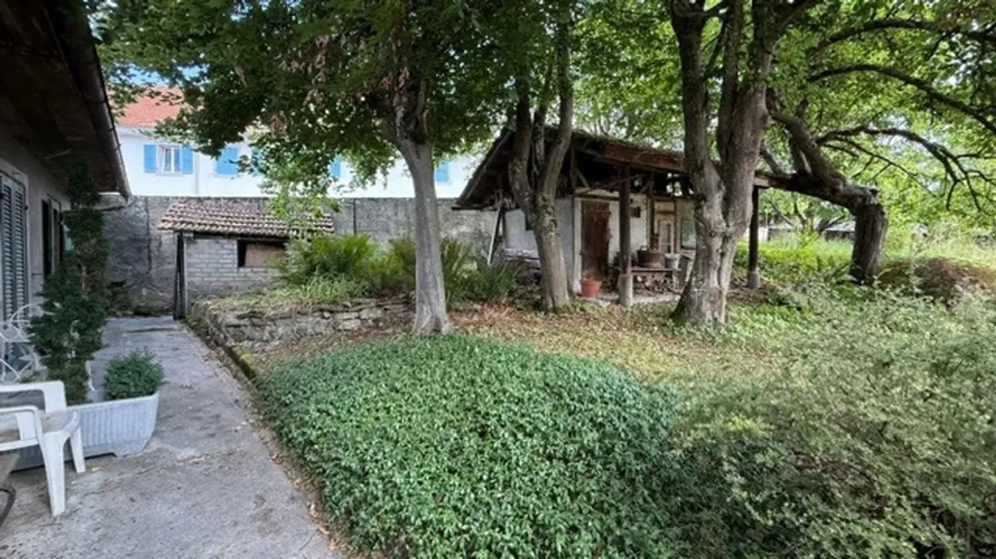 Maison 2 logements à rénover - Beau potentiel au coeur du village - Photo 5 sur 13
