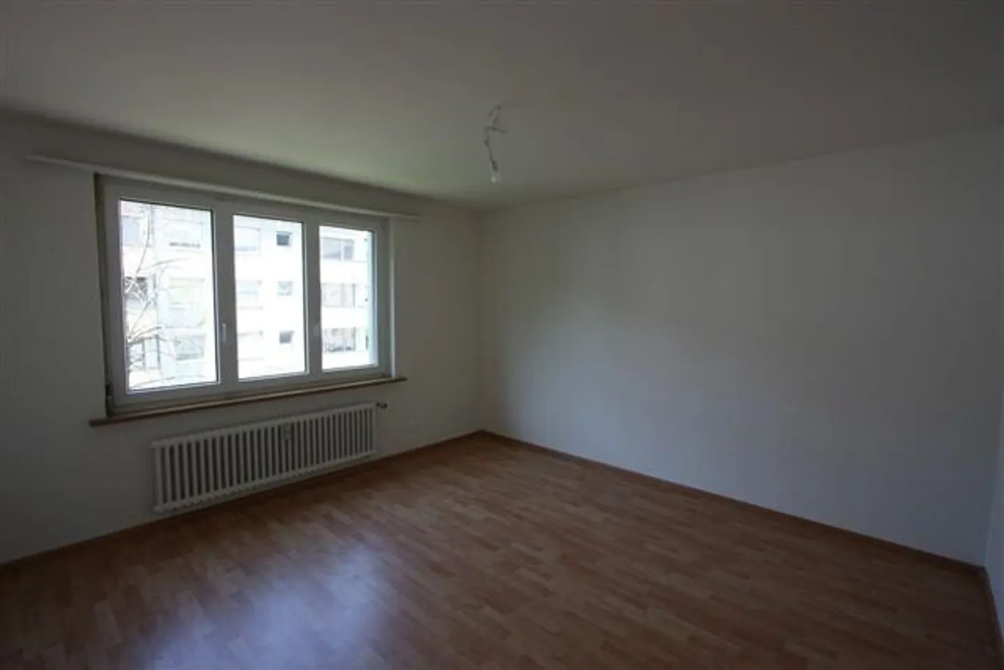 Appartamento moderno con balcone - Foto 3 di 4