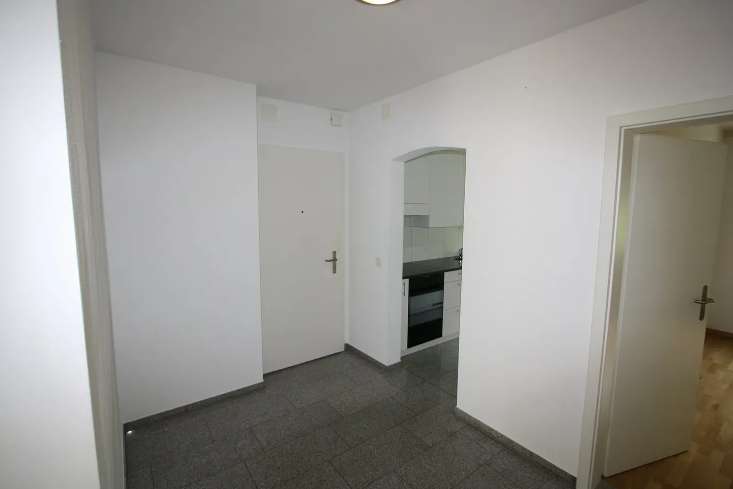 Appartement 2 pièces confortable avec balcon à Wabern - Photo 3 sur 16