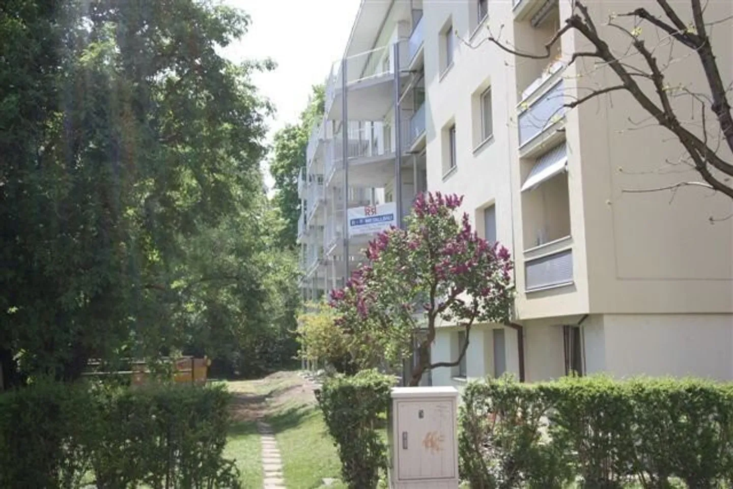 Appartamento moderno con balcone - Foto 1 di 4