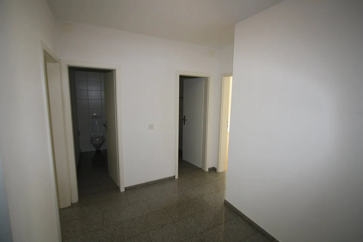 Appartement 2 pièces confortable avec balcon à Wabern - Photo 4 sur 16