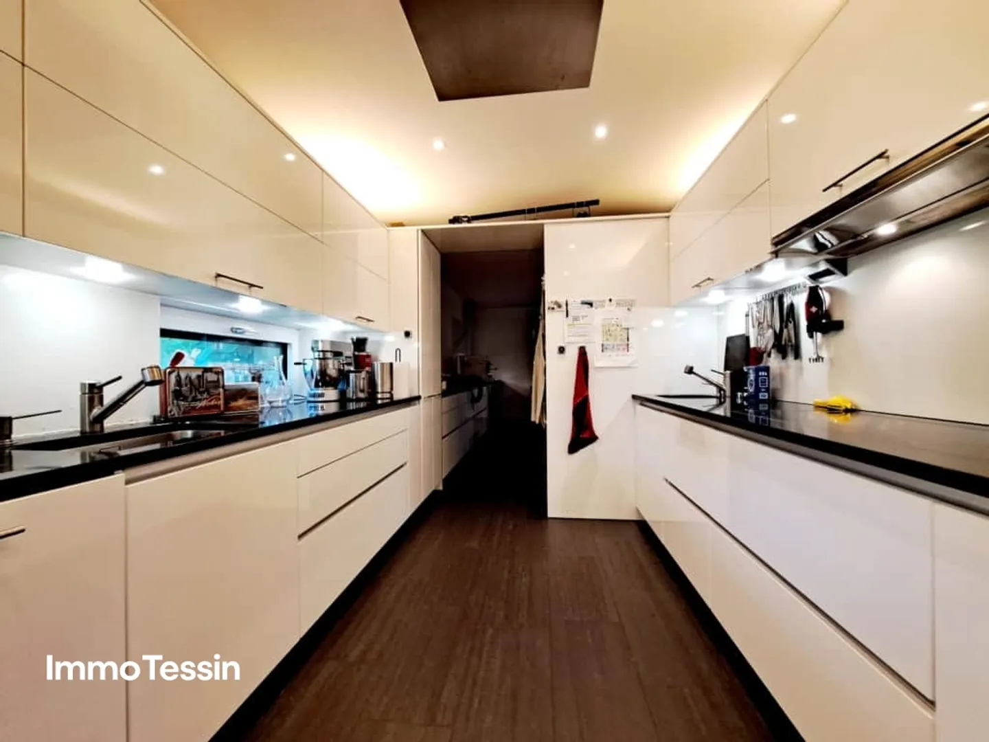 Moderne Villa mit Garten und Aussicht - Foto 9 von 13