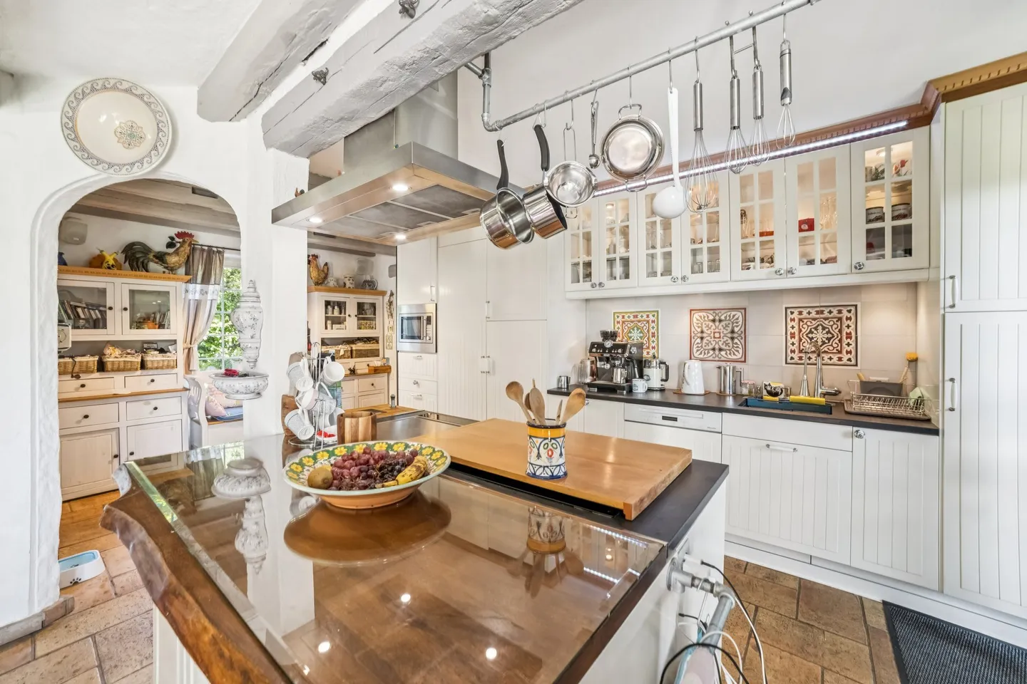 Elegant Villa with Pool - Photo 3 of 10