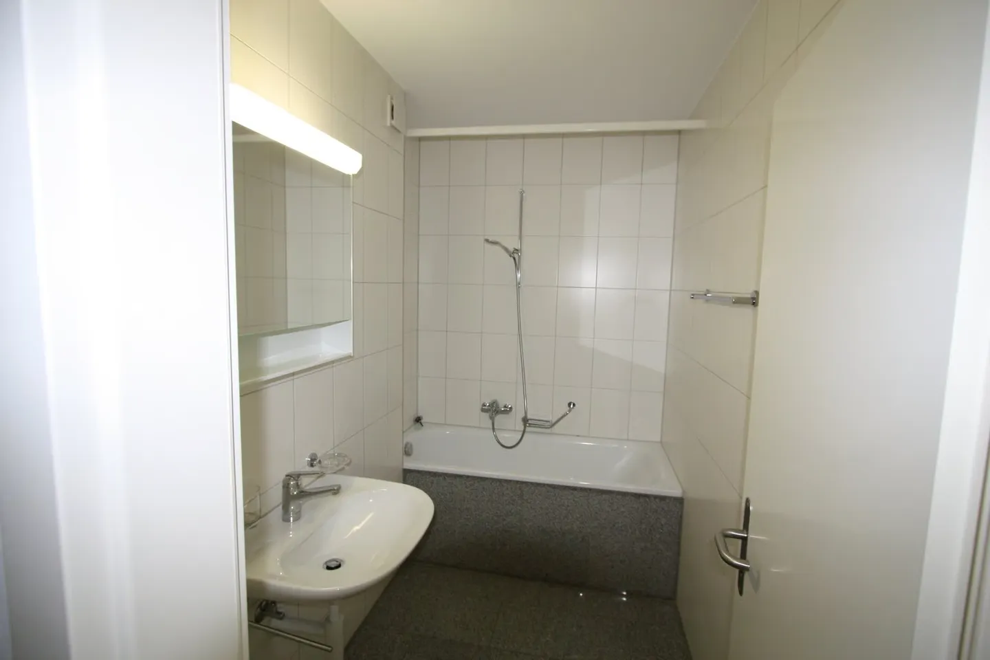 Appartement 2 pièces confortable avec balcon à Wabern - Photo 13 sur 16