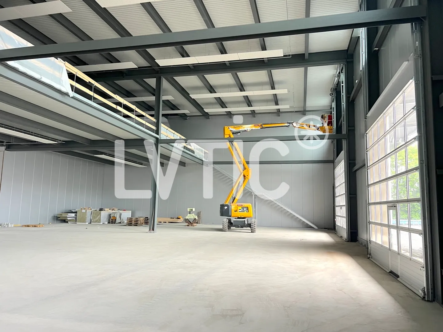Capannone industriale, uffici di 5750 m2 divisibili in affitto a Saint-Aubin - Foto 3 di 9
