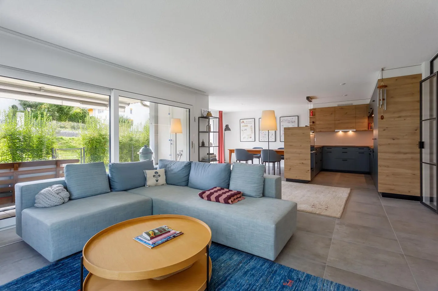 Appartement moderne de 3,5 pièces avec jardin à Ins - Photo 1 sur 14