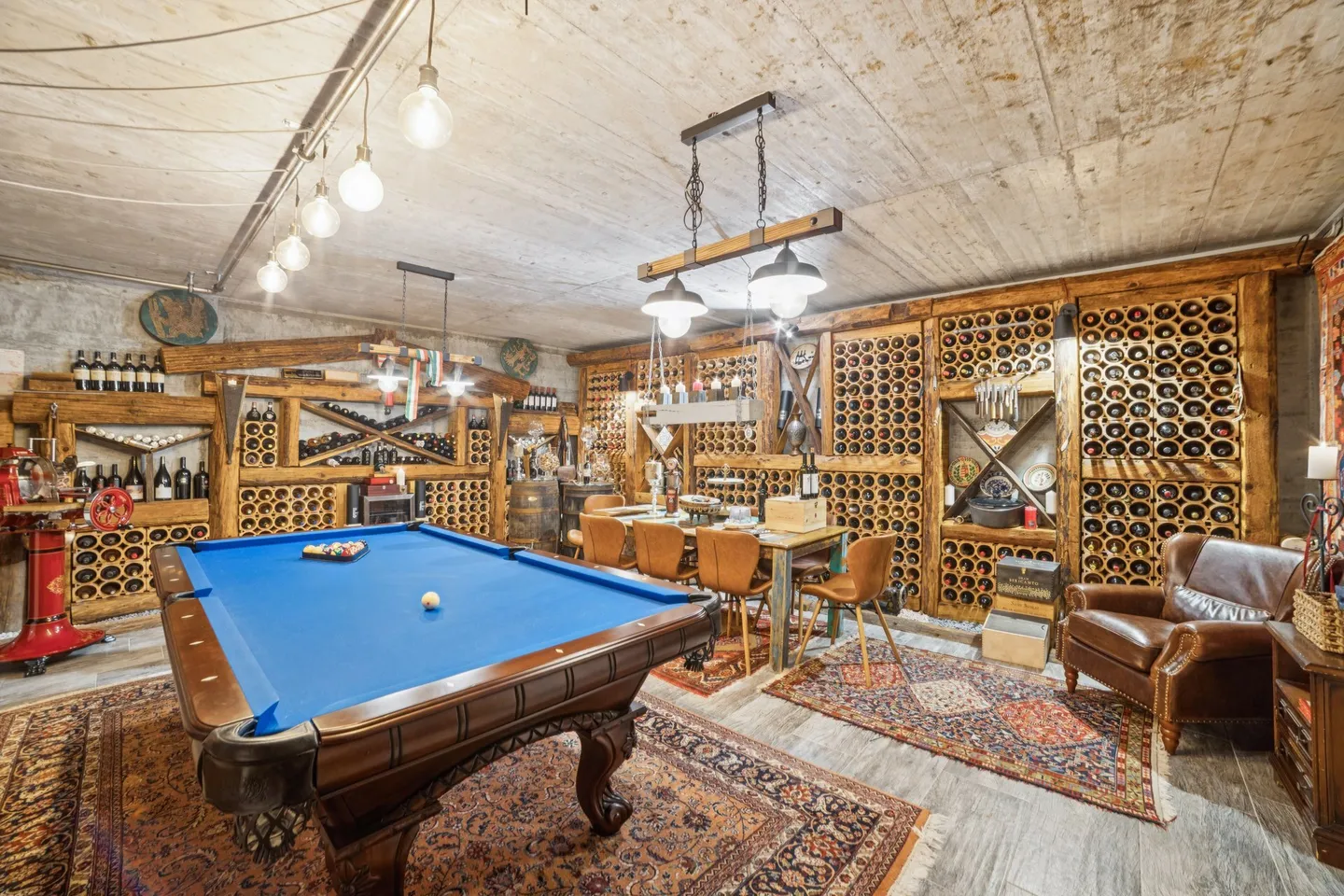 Elegant Villa with Pool - Photo 6 of 10