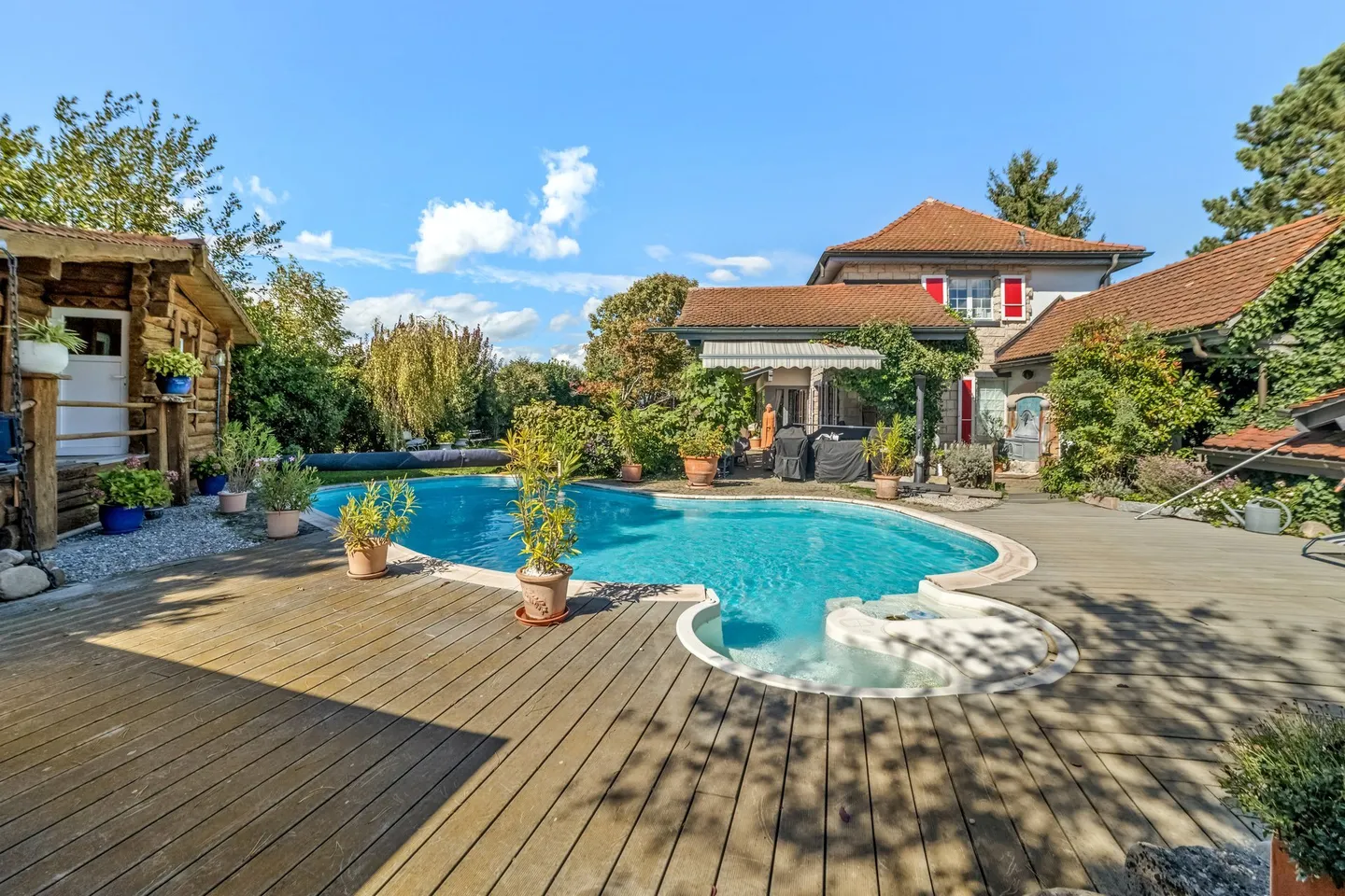 Elegant Villa with Pool - Photo 7 of 10