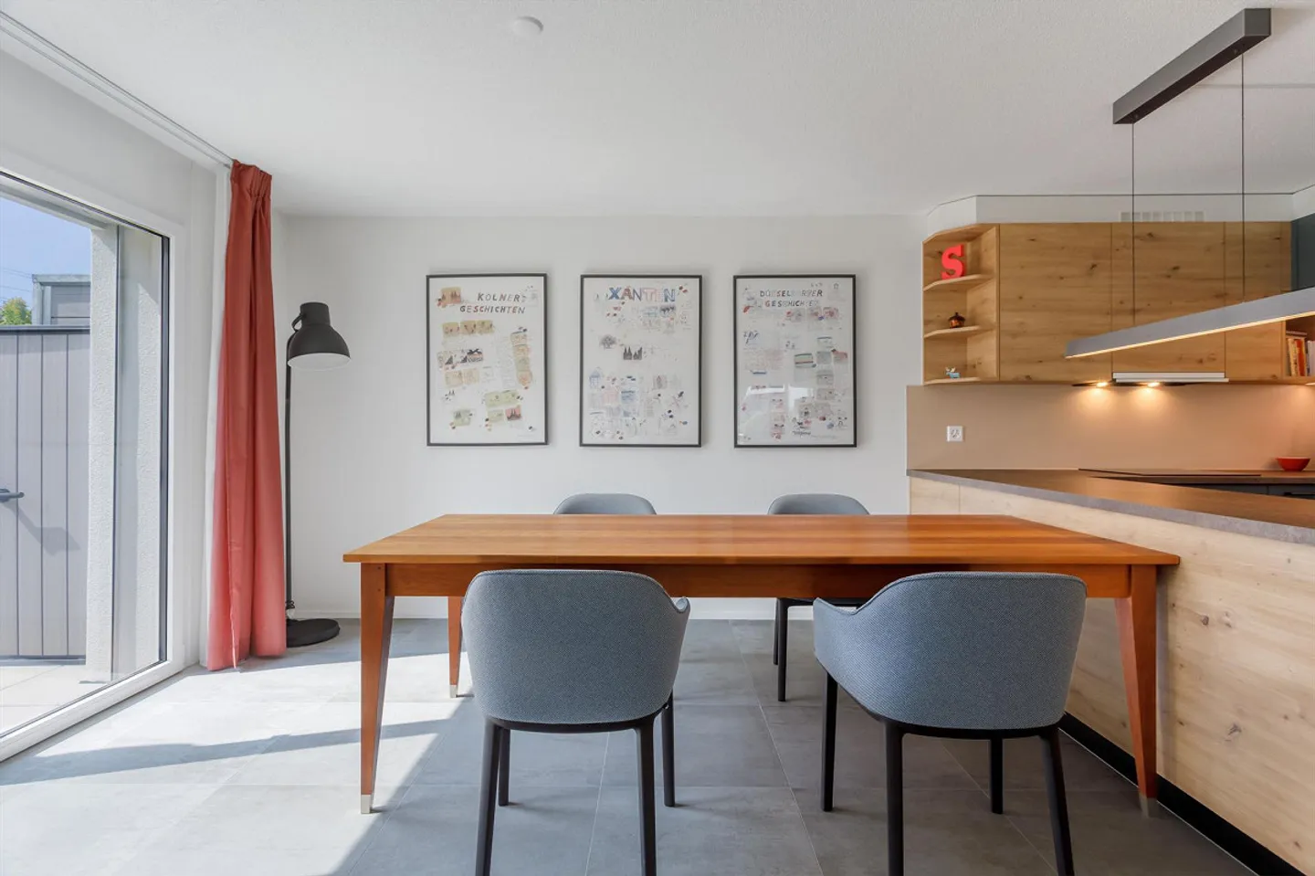 Appartement moderne de 3,5 pièces avec jardin à Ins - Photo 3 sur 14