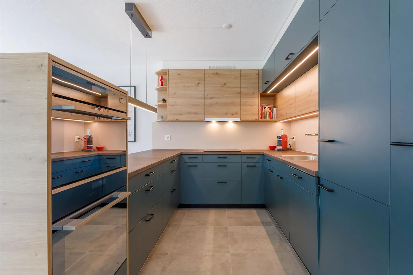 Appartement moderne de 3,5 pièces avec jardin à Ins - Photo 4 sur 14