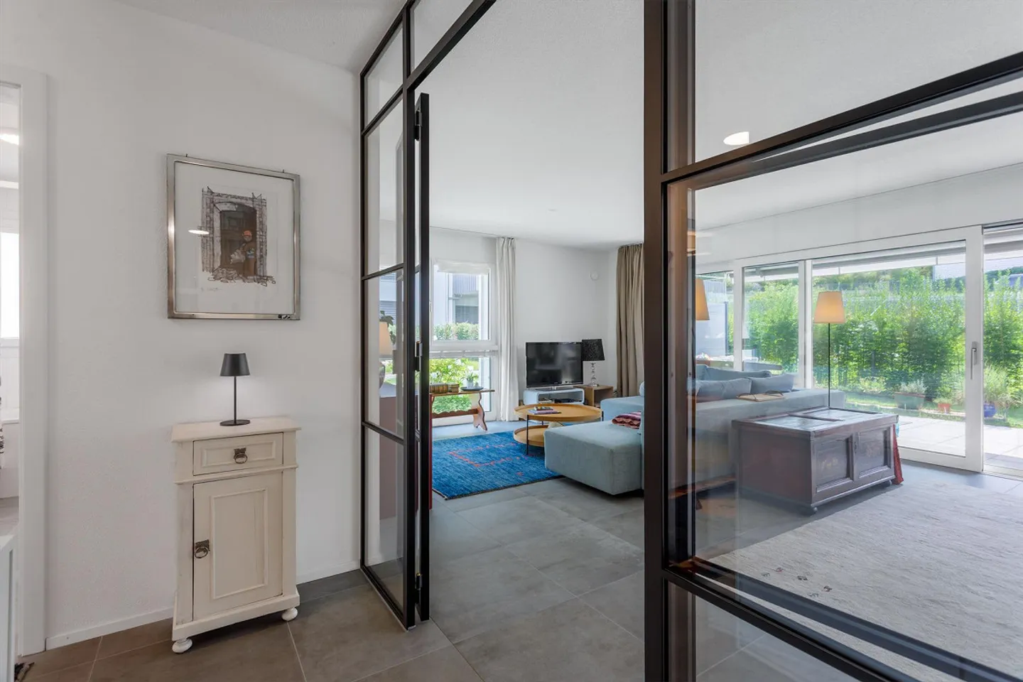 Appartement moderne de 3,5 pièces avec jardin à Ins - Photo 6 sur 14