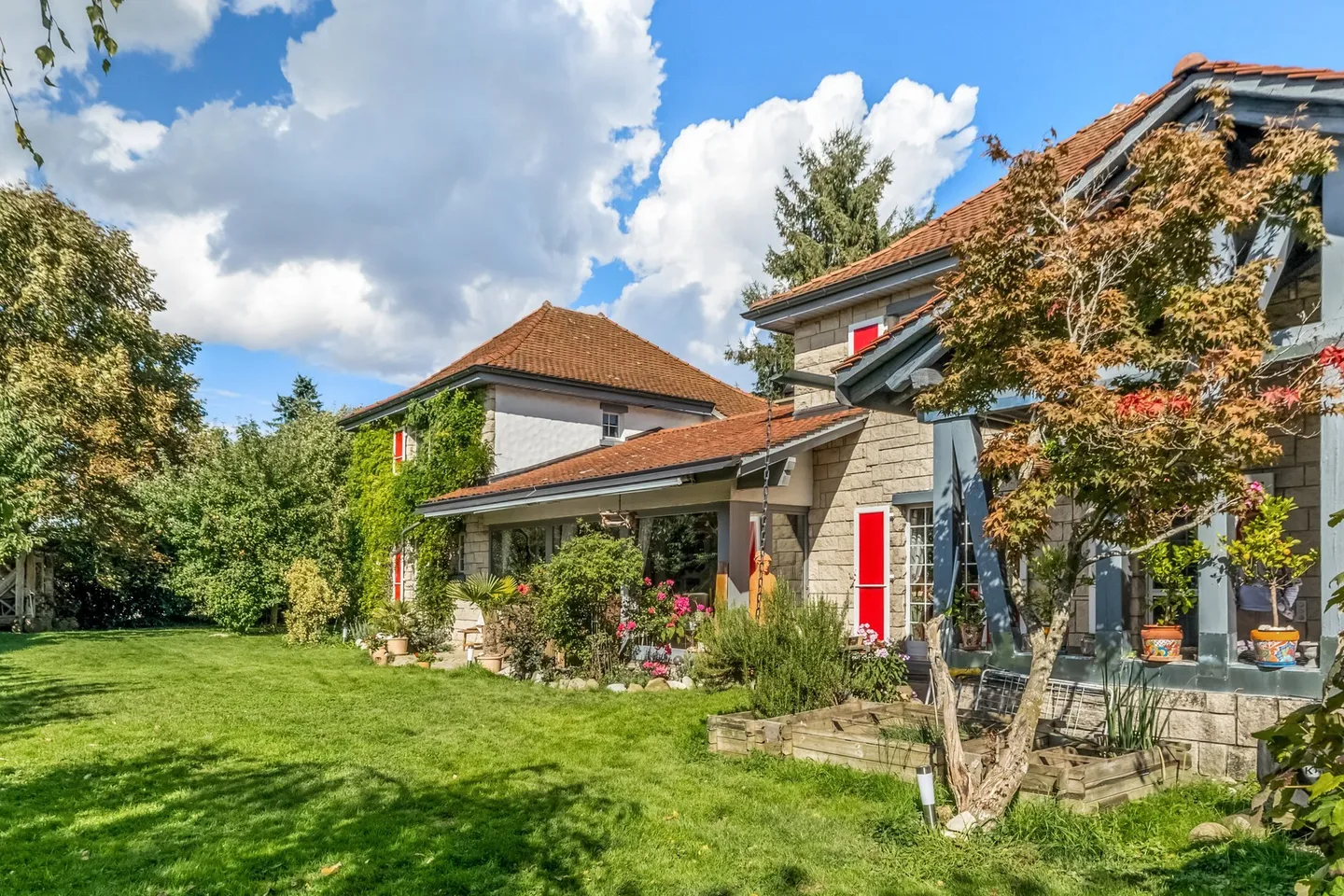 Elegant Villa with Pool - Photo 9 of 10