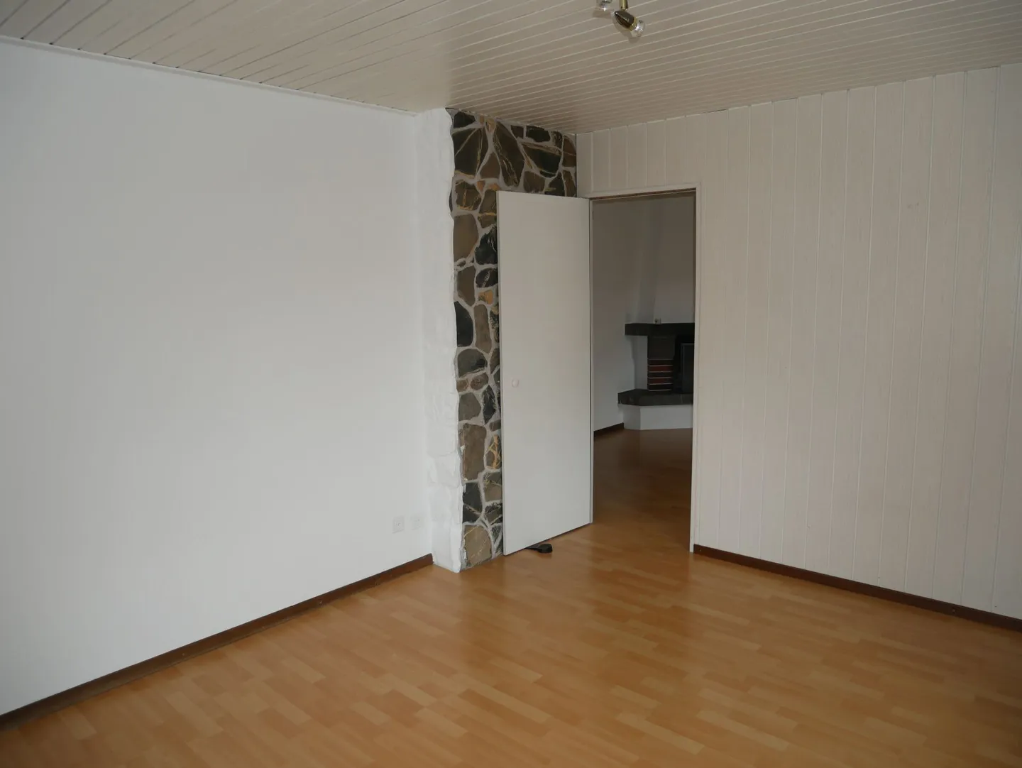 Quartiere e piccolo affitto tranquillo, appartamento di 3,5 locali al 1° piano - Foto 3 di 8