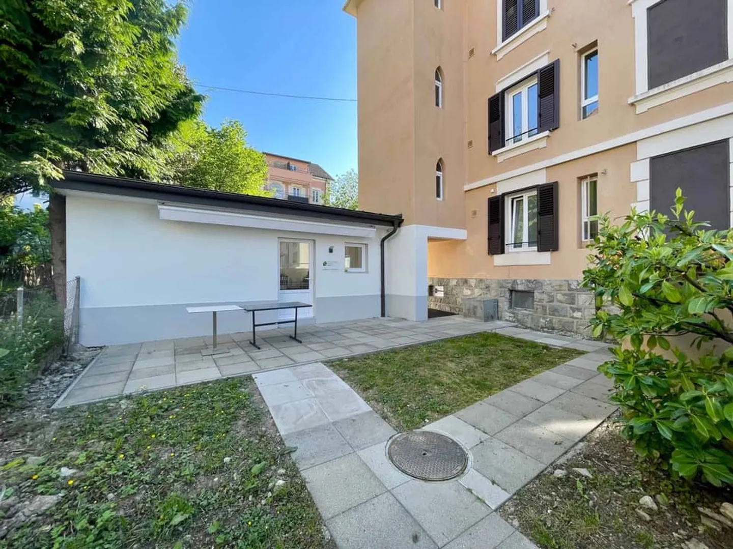 Rental building with 4 apartments and 1 office. - Photo 3 of 9