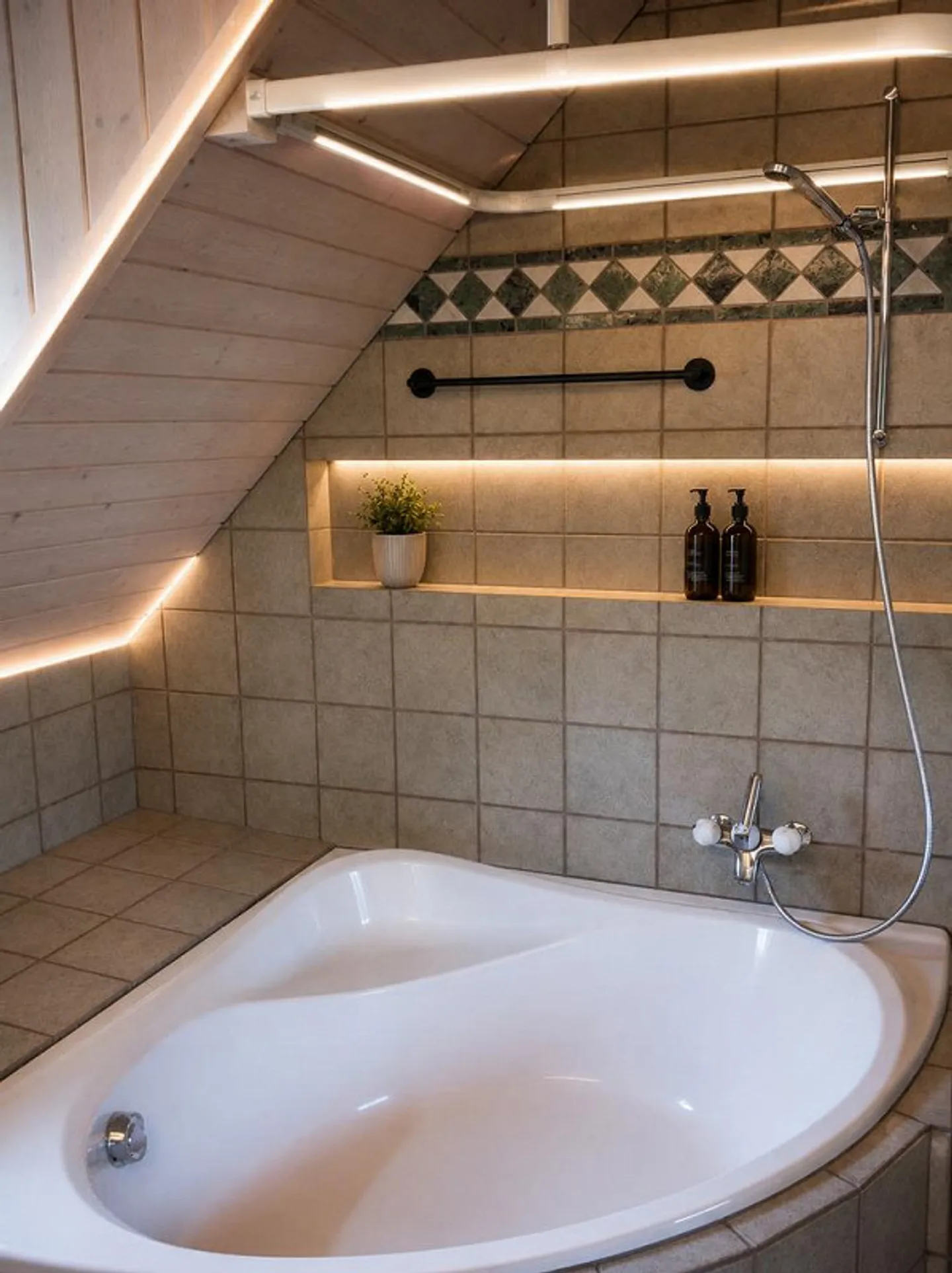 Incantevole appartamento mansardato con 2 camere e grande balcone a Pfeffingen - Foto 4 di 4