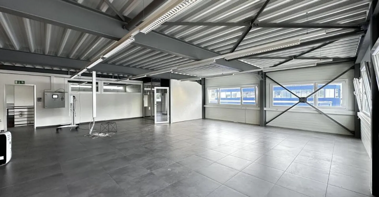 Propriété Commerciale en Emplacement Privilégié - Photo 3 sur 12