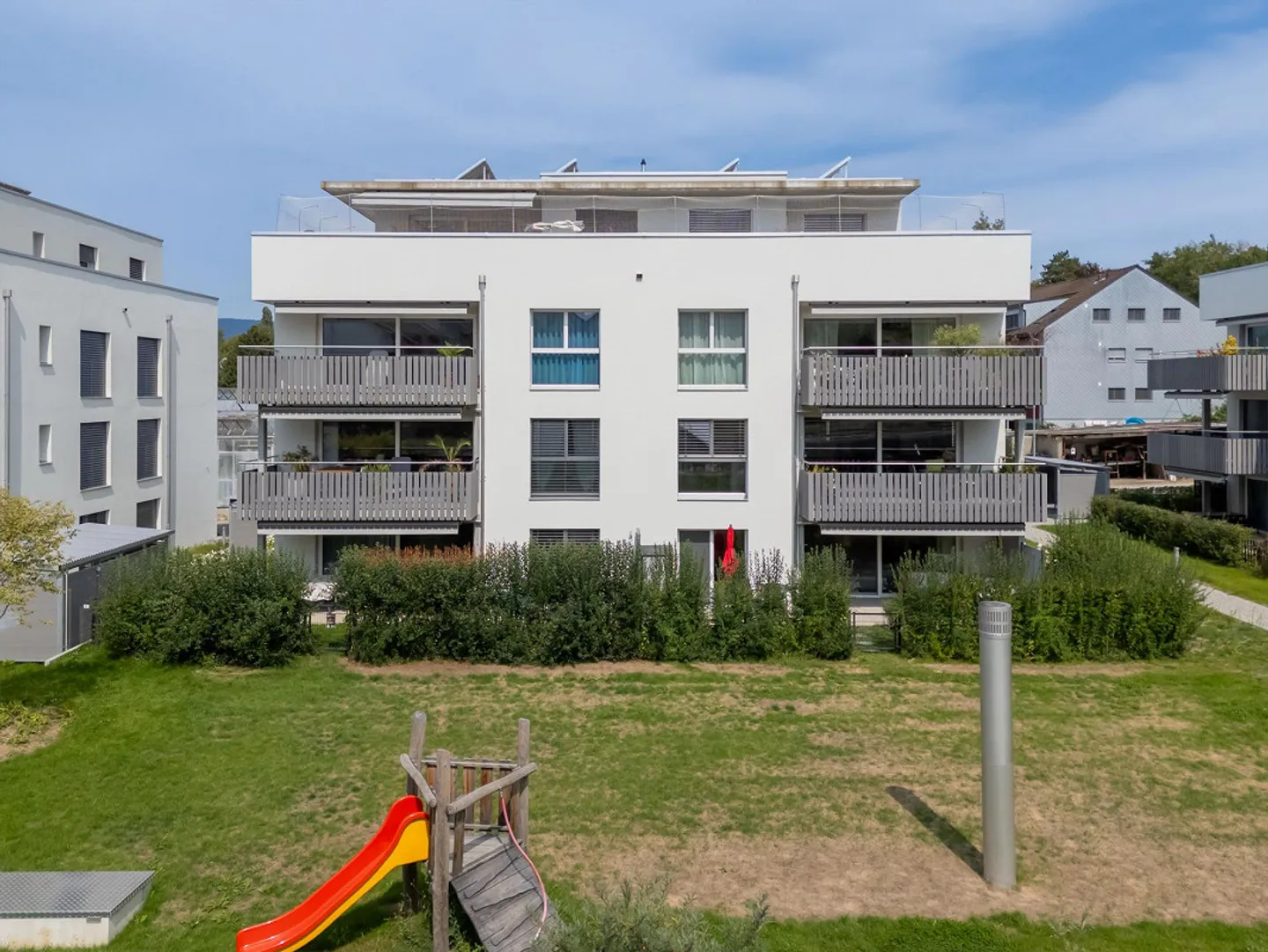 Appartement moderne de 3,5 pièces avec jardin à Ins - Photo 11 sur 14