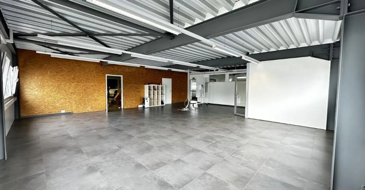 Propriété Commerciale en Emplacement Privilégié - Photo 4 sur 12
