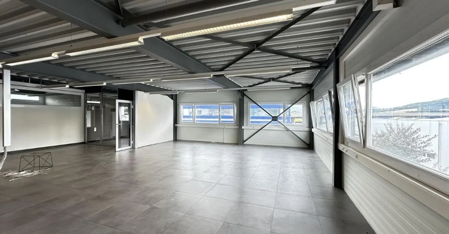Propriété Commerciale en Emplacement Privilégié - Photo 8 sur 12