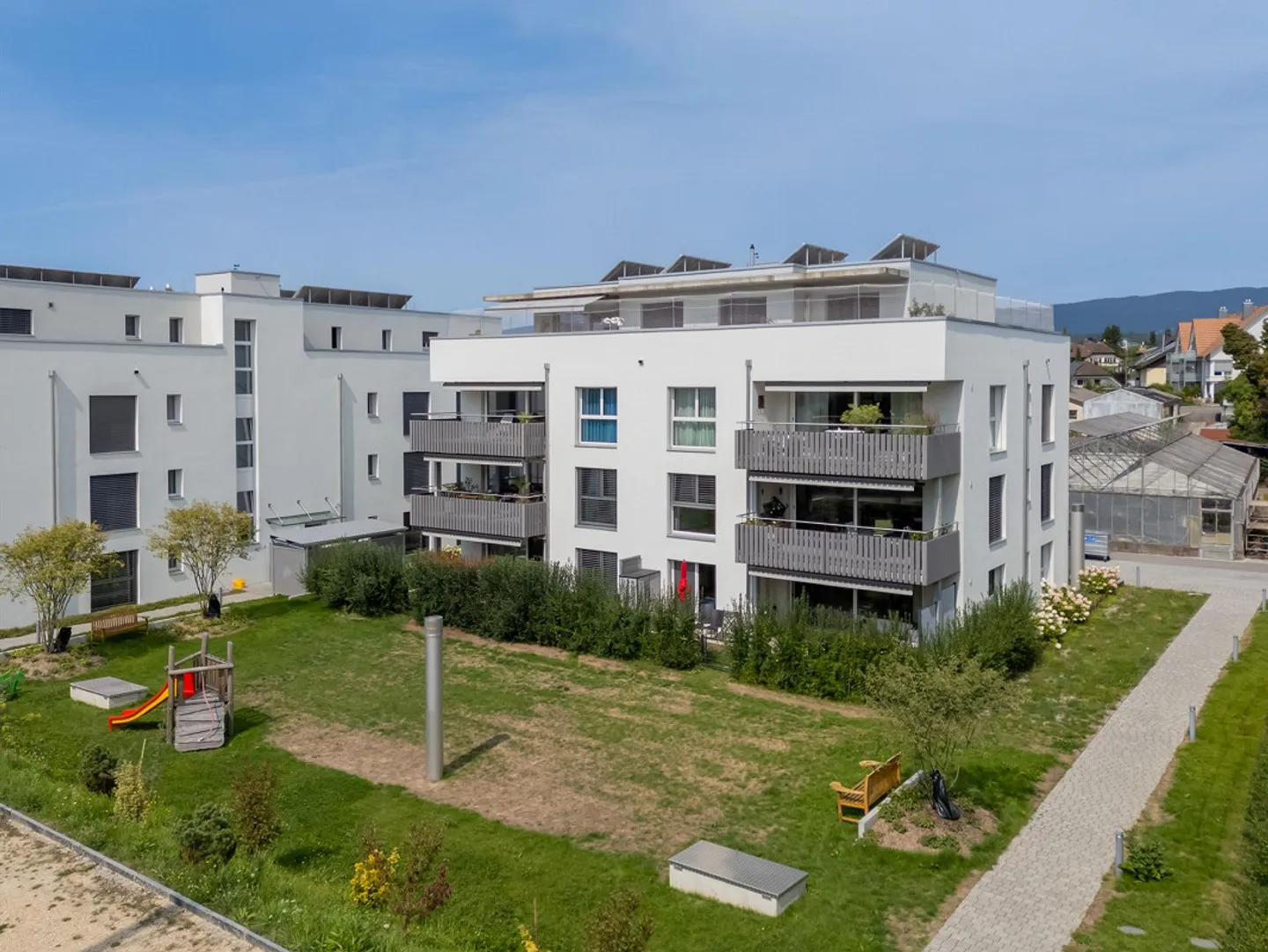 Appartement moderne de 3,5 pièces avec jardin à Ins - Photo 12 sur 14