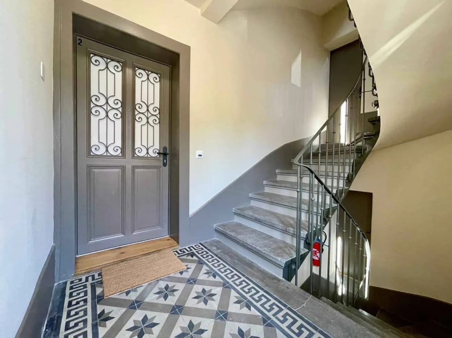 Rental building with 4 apartments and 1 office. - Photo 8 of 9