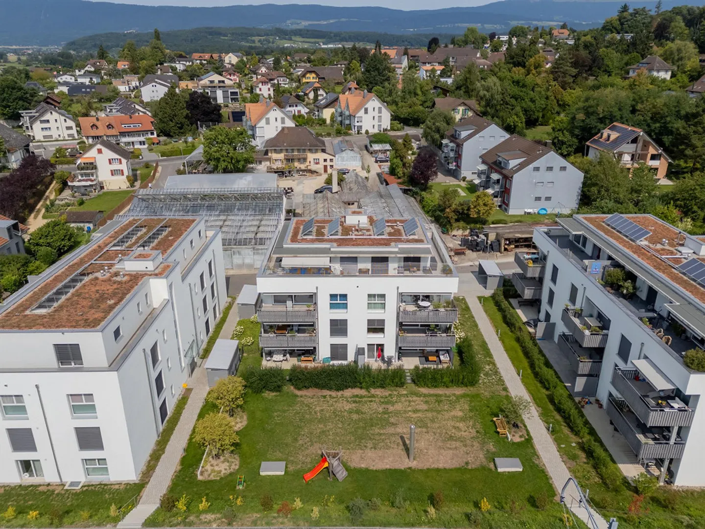 Appartement moderne de 3,5 pièces avec jardin à Ins - Photo 13 sur 14