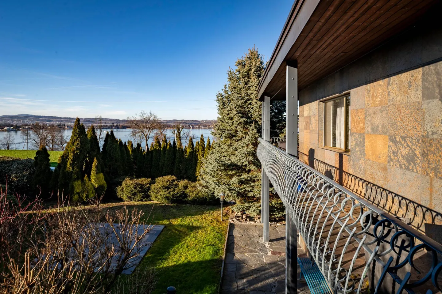 Terrain avec vue sur le lac et potentiel, propriété de 1'249 m²/ maison individuelle avec appartement - Photo 2 sur 6