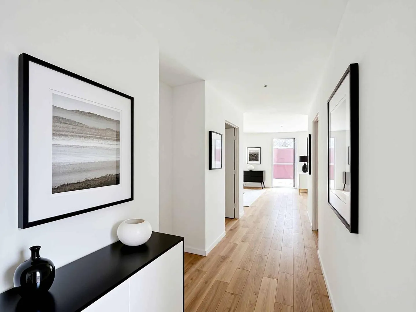 Elegant Contemporary Penthouse with Large Terrace - Photo 3 of 10